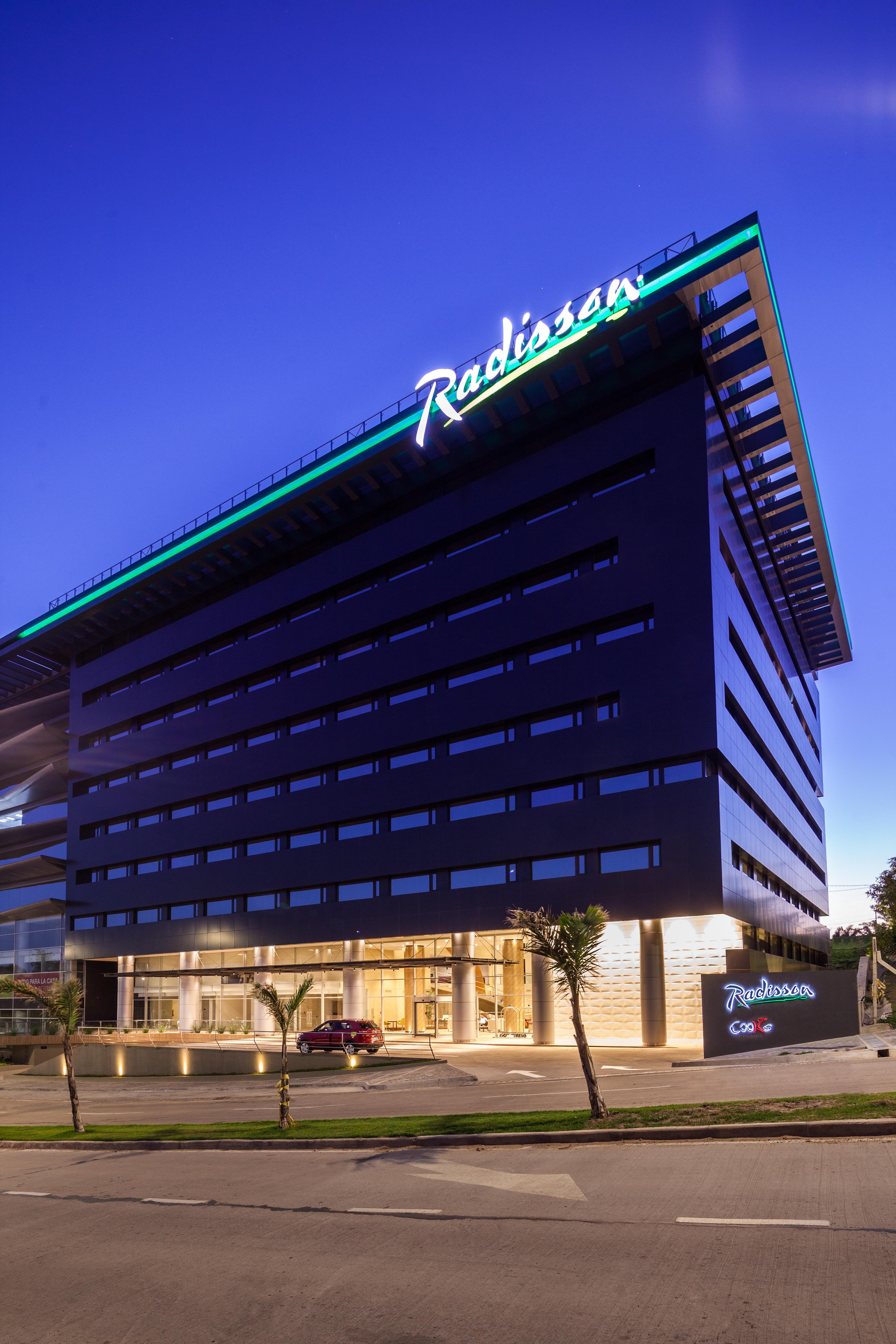 Radisson Hotel Santa Cruz Santa Cruz de La Sierra Esterno foto